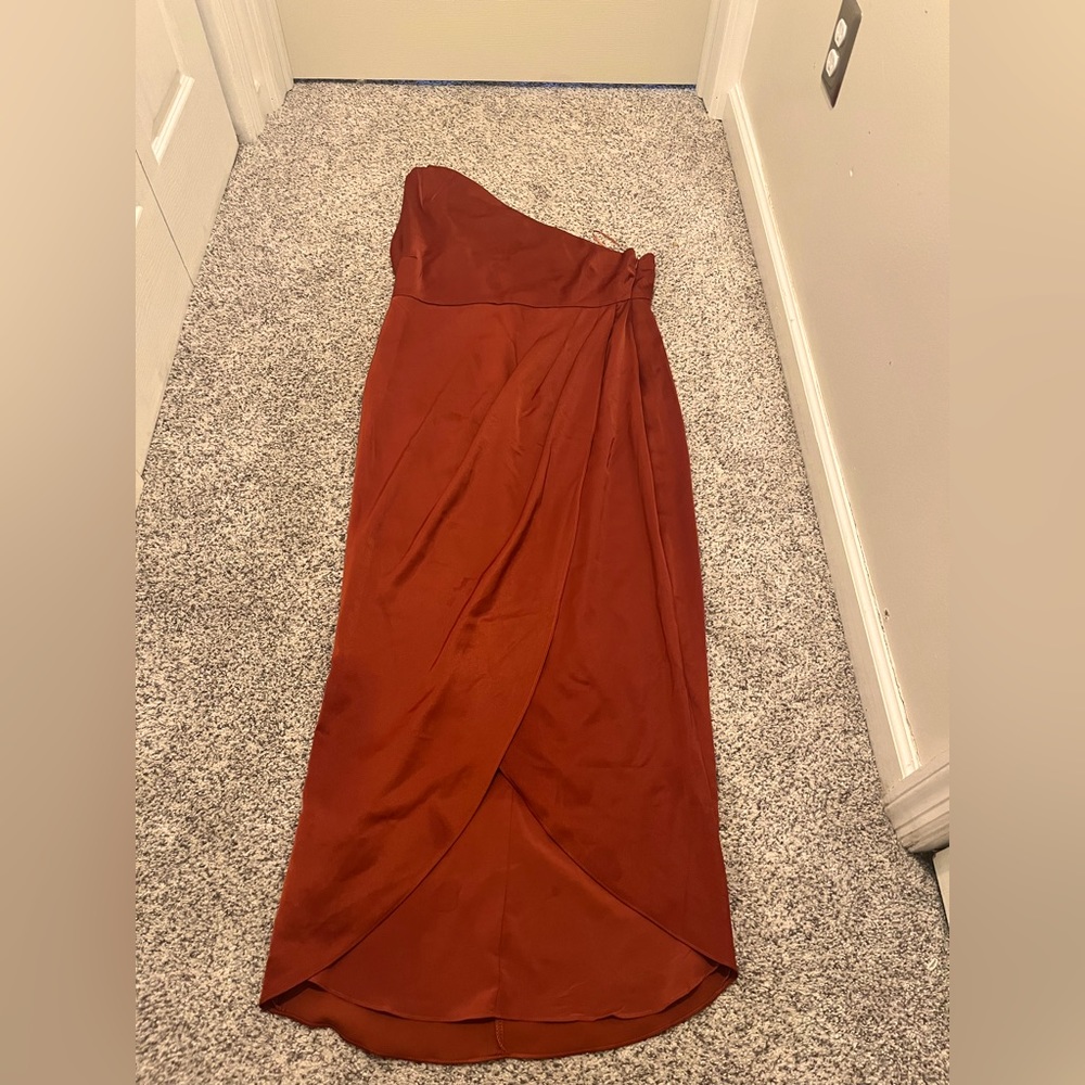 Designer Show po. Satin evening dress gown